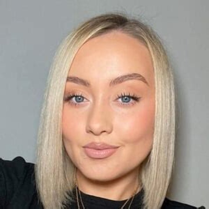 Laura Johnson Net Worth