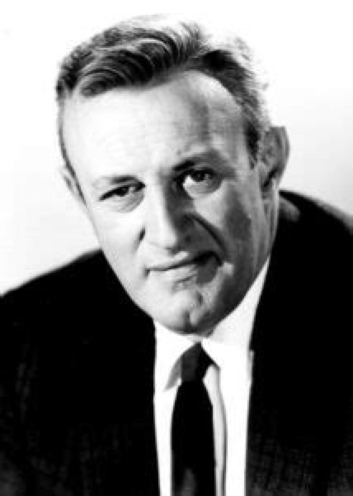 Lee J. Cobb Height