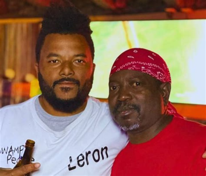 Leron Jones [Swamp People] wiki/bio, age, net worth, wife, kids, family.