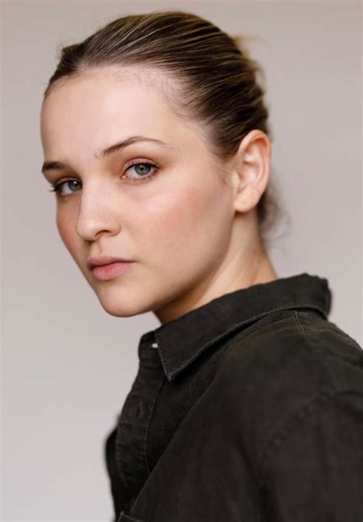 Dark Star Lisa Vicari Role In Hell Had Legality Dilemma-But Martha Upped Her Brand