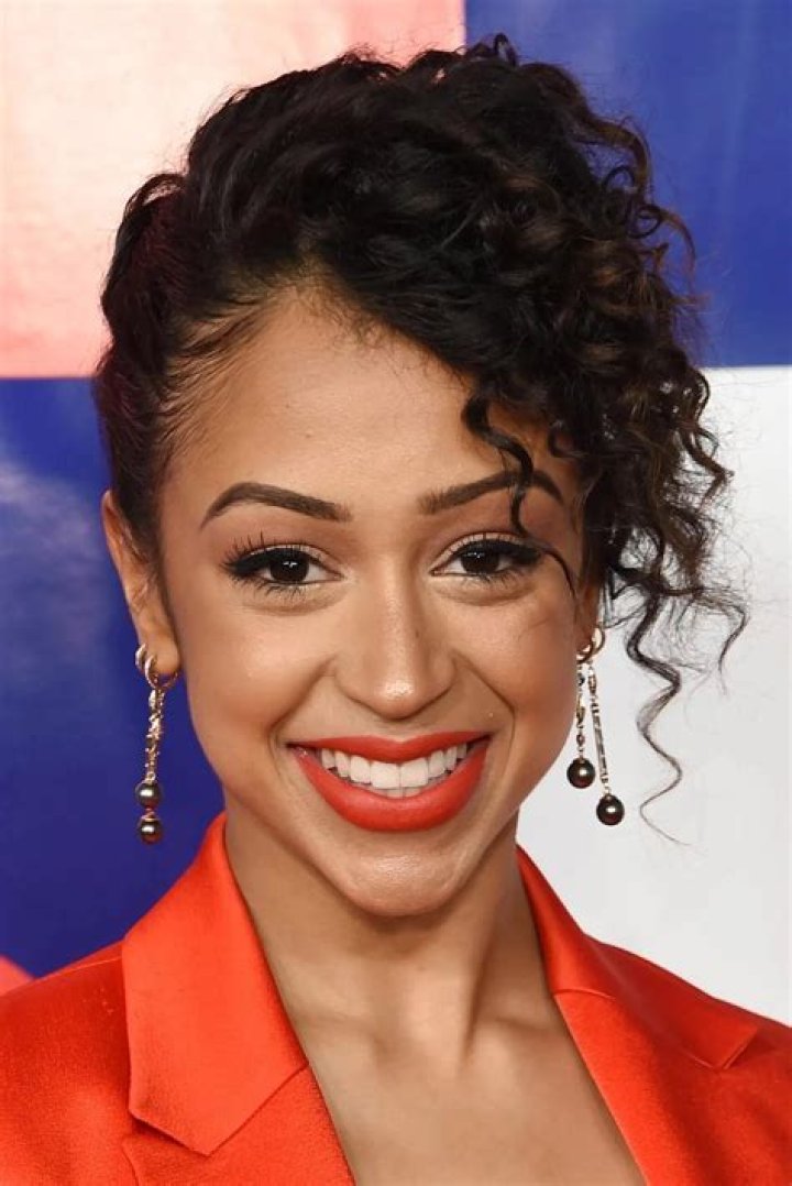 Liza Koshy Height, Weight, Age, Boyfriend, Biography, Family & More