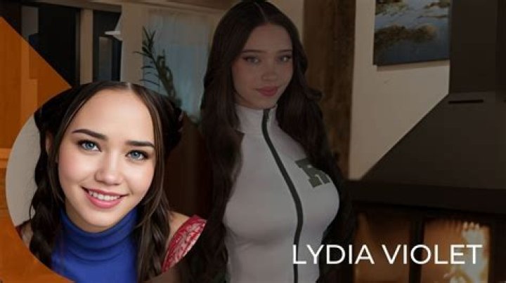 Lydia Violet-Twitch Streamer| Net Worth Age, Height, Wiki, Name, BF & Bio