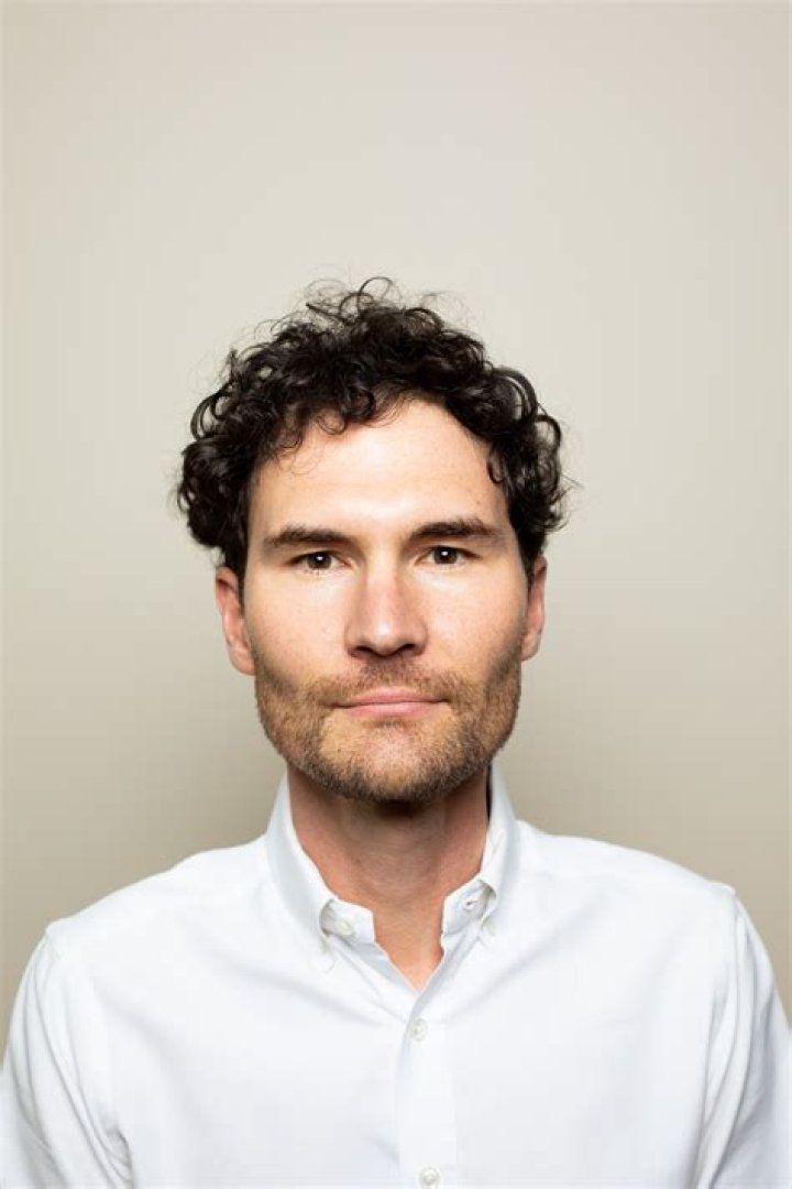 
Meet May Asami Hurwitz – Photos Of Mitchell Hurwitz’s Daughter With Mary Jo Keenen
