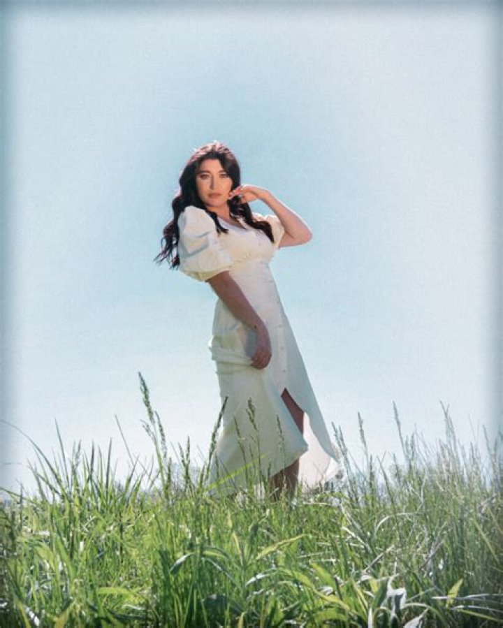 Mandi Sagal Ditches a Pot of Gold for the “Rainbow” (Premiere) – Celeb Secrets Country