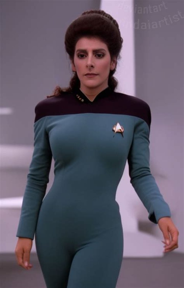Marina Sirtis Height