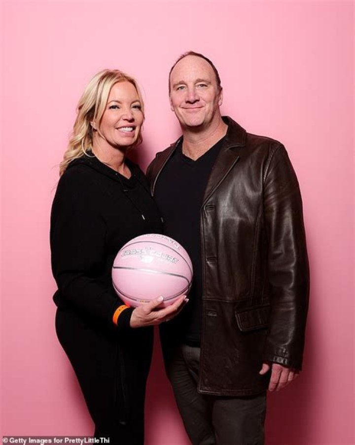 
Career and Relationship Of Jay Mohr’s Ex-Wife Nicole Chamberlain
