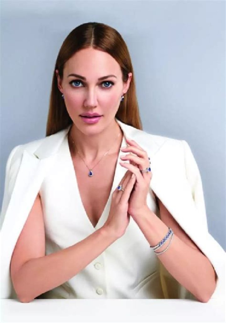 Meryem Uzerli – Biography, Facts & Life Story