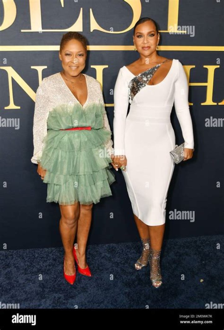 Monica Calhoun Height