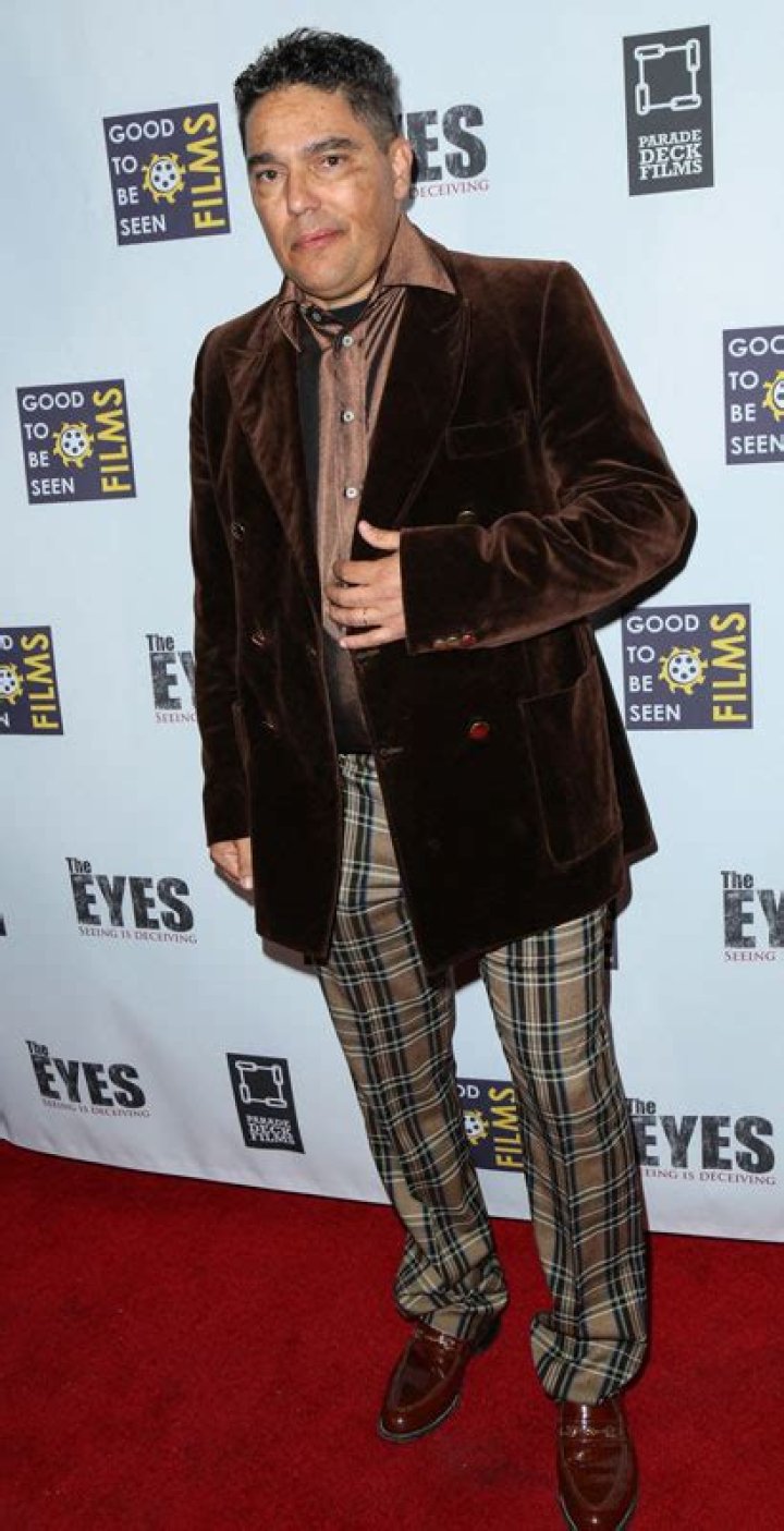 Nicholas Turturro Height