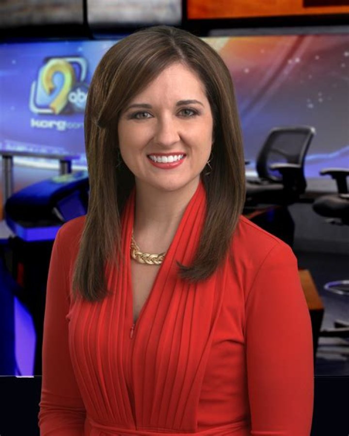 Nicole Agee KCRG, Bio, Wiki, Age, Height, Husband, Salary, and Net Worth