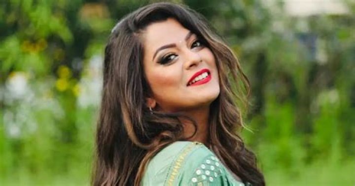 Nidhi Jha Height, Weight, Age, Husband, Biography, Family & Facts