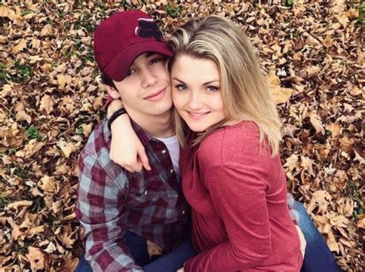 Did Noah Thompson Break up with His Girlfriend to Be with Hunter Girl?