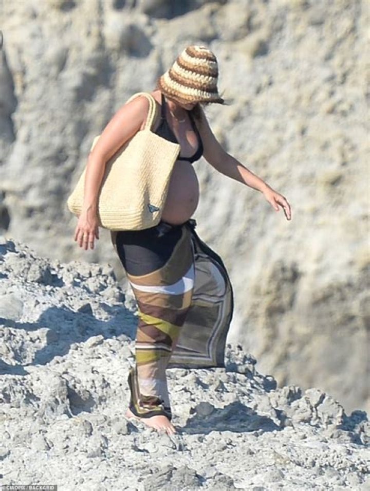 Is Olga Carmona Pregnant 2023? Weight Gain And Baby Bump Rumours