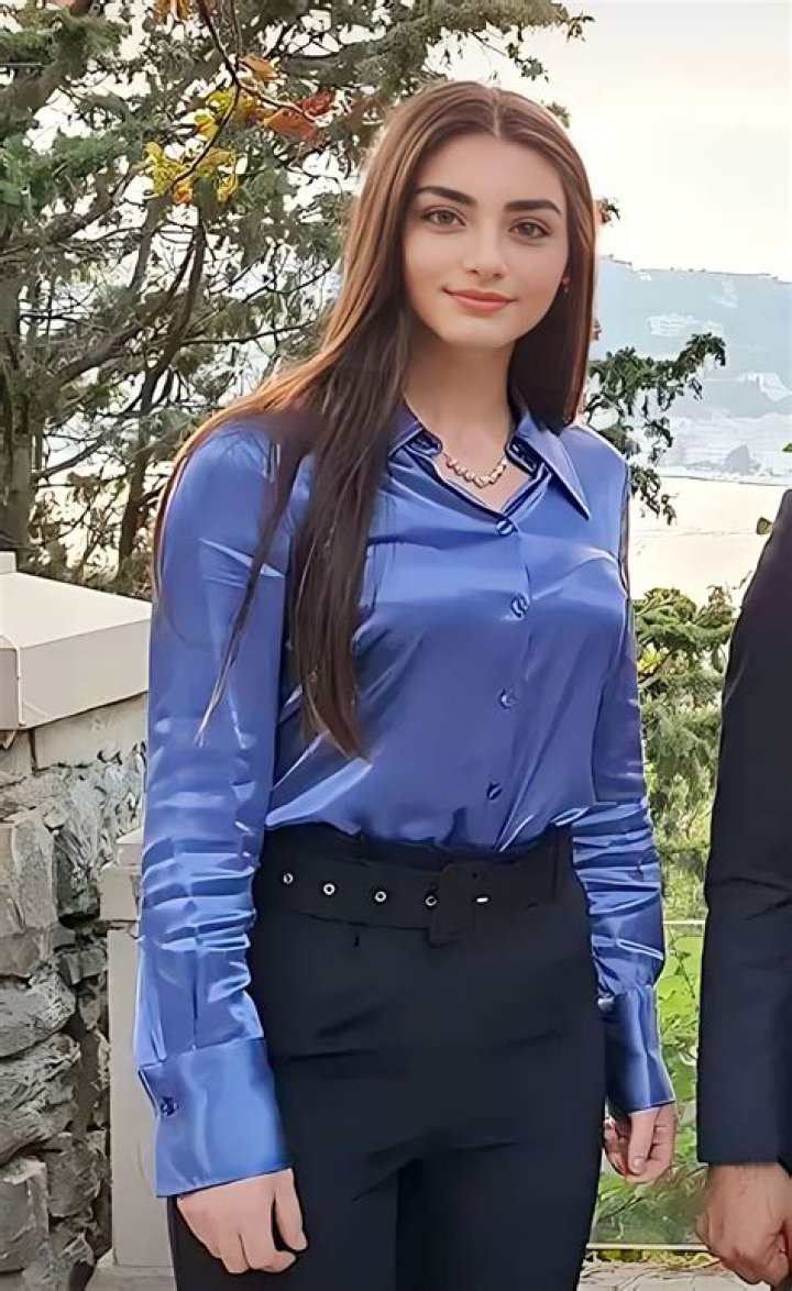 Ozge Torer – Biography, Facts & Life Story