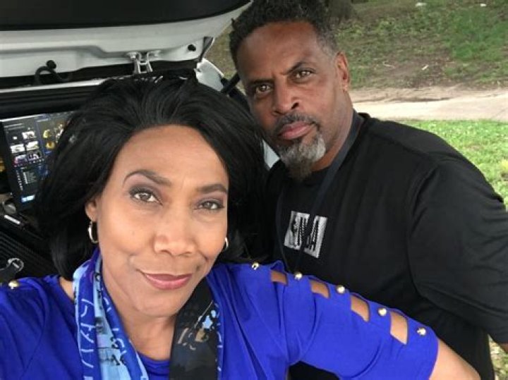 Robbie Owens CBS, Bio, Age, Height, Education, Husband, Salary, and Net Worth