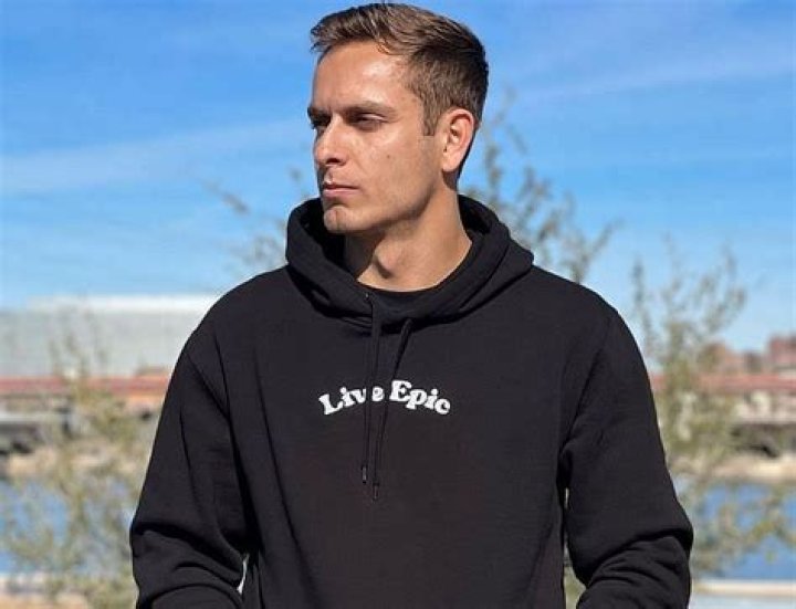 Roman Gonzalez-How tall is Roman Gonzalez? Net Worth, Age, Height, Relationship Career and Wiki!