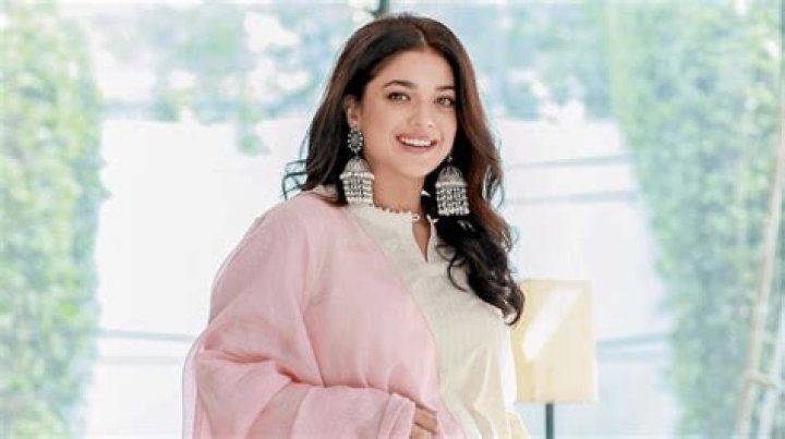 Sanam Jung – Biography, Facts & Life Story