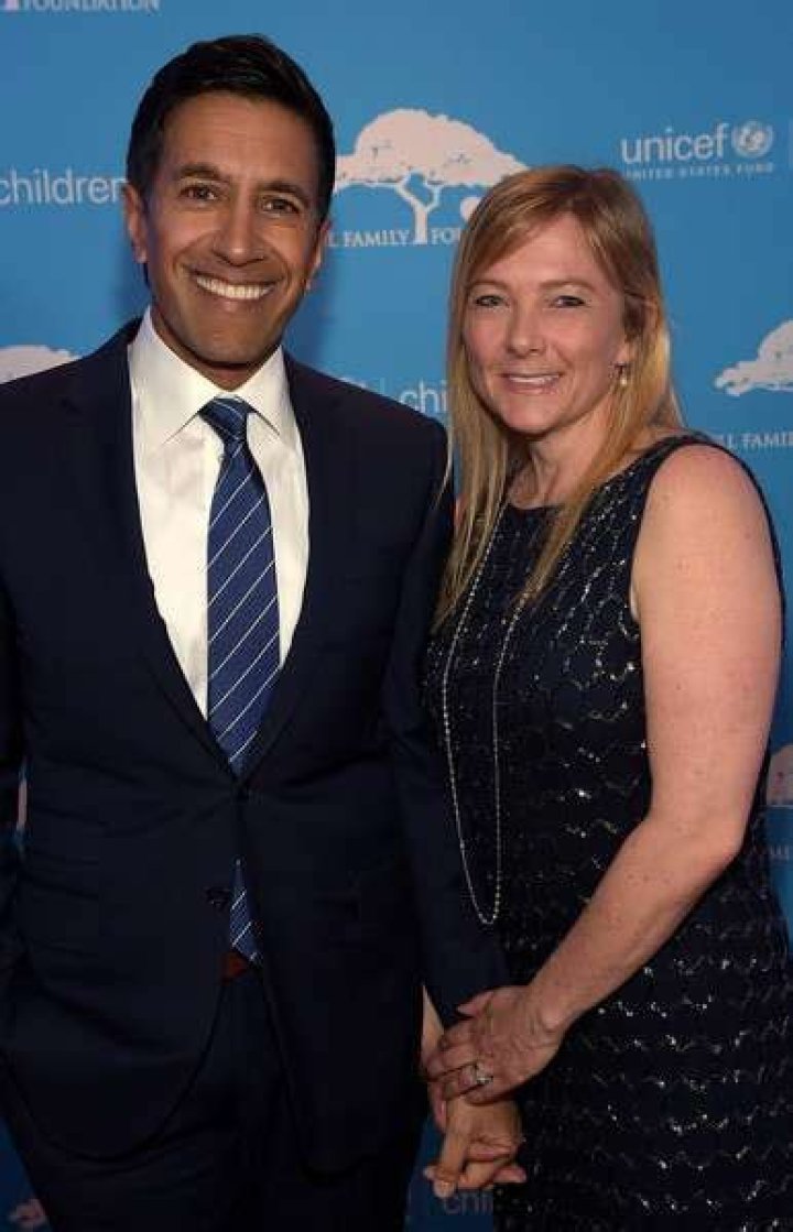 CNN's Sanjay Gupta On Bright Side Of Weed! Along With Perfect Family He Shares With Wife