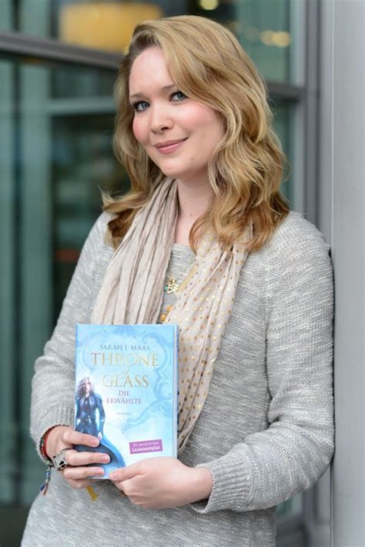 Sarah Maas Net Worth