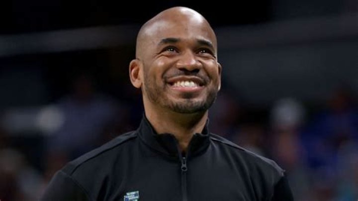 Shaheen Holloway Net Worth – Income And Earning From The Basketball World