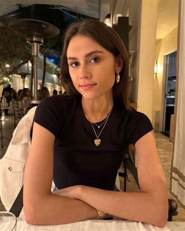 Sophie Flay, ABC7, Bio, Age, Height, Mother, Father, Education, Salary, and Net Worth