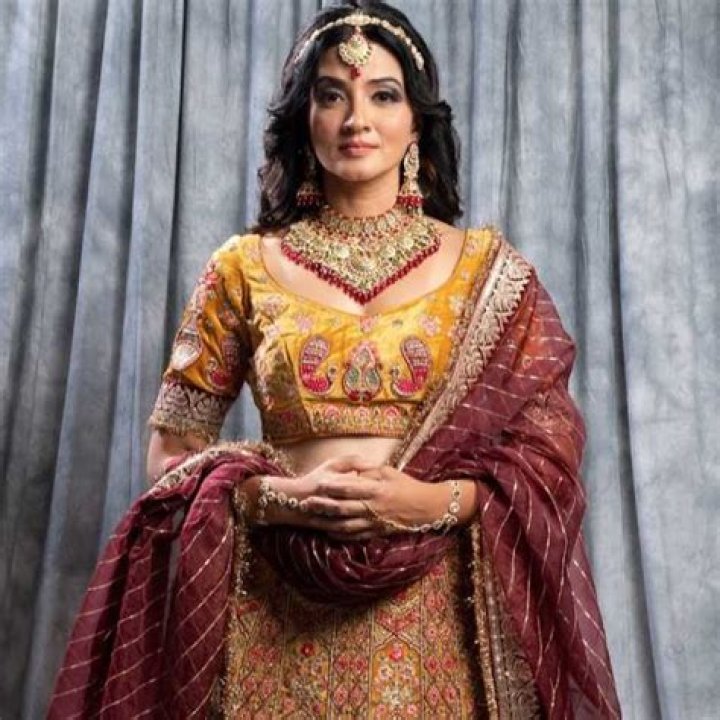 Suhasi Dhami – Biography, Facts & Life Story