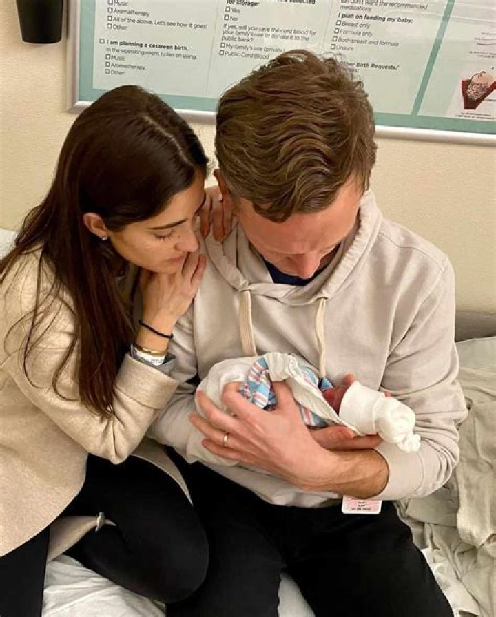 Tommy Vietor Crooked Media, Bio, Wiki, Age, Height, Hanna Koch, Salary, and Net Worth