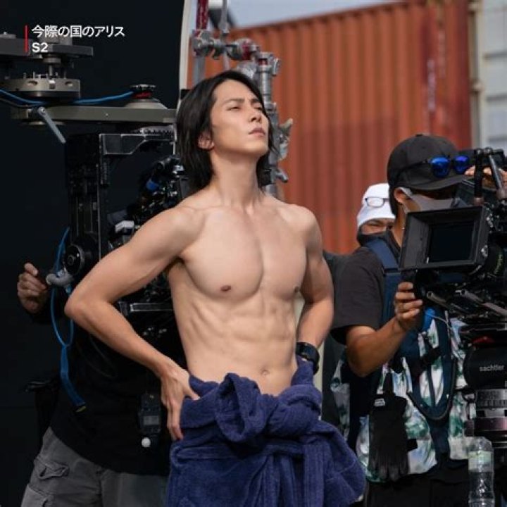 Tomohisa Yamashita Biography, Facts & Life Story