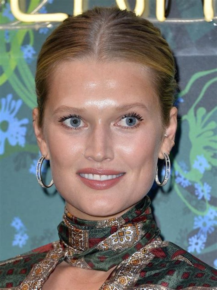 Toni Garrn – Biography, Facts & Life Story