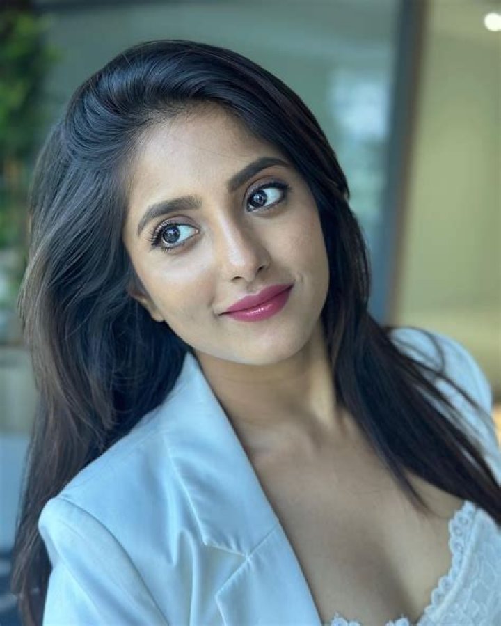 Ulka Gupta – Biography, Facts & Life Story
