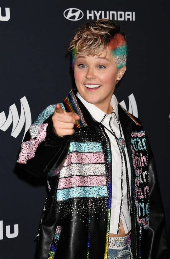 JoJo Siwa Reveals She "Didn't Get an Invite" to the 2022 Kids Choice Awards