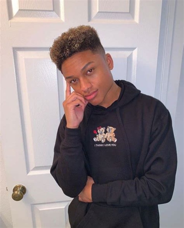 Know All About YouTuber Kesley LeRoy